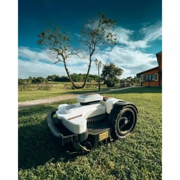 Ambrogio 4.0 Elite Medium test: Avanceret robotplæneklipper til 1800 m² - Billede 3